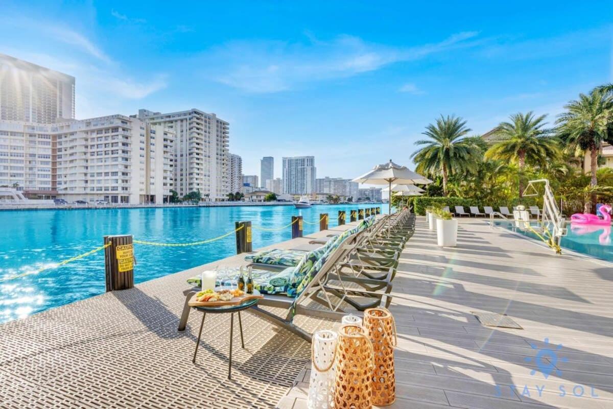 Spectacular View With Balcony, Pool, Near * Hallandale Beach